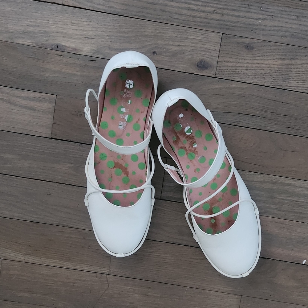 Elegant White Flats for Women 8